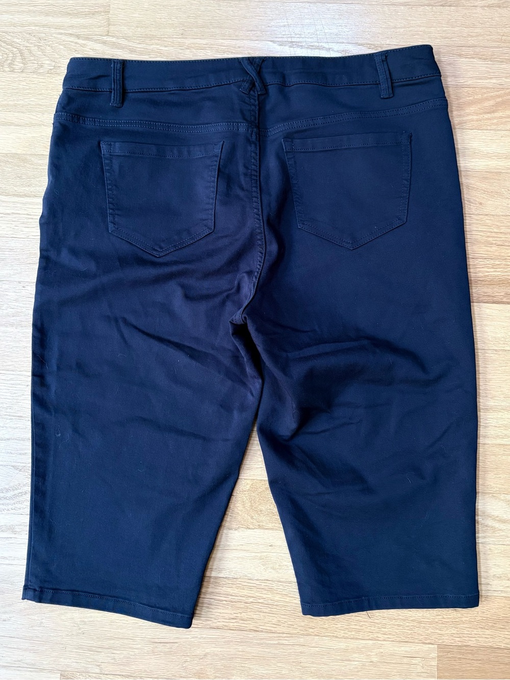 CJ Banks Navy Blue Bermuda Shorts Size 16W in Excellent Condition - Picture 3 of 7
